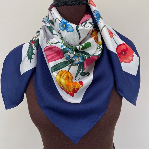 New Gucci Scarf Iconic Floral 1 Print Multicolor Blue Silk Wrap Gucci Gift Box - Picture 13 of 16